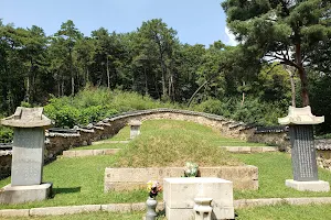 Tomb of General Choi Yeong (Choe Yeong) image