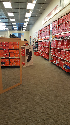 Shoe Store «Famous Footwear», reviews and photos, 1665 Olentangy River Rd, Columbus, OH 43212, USA