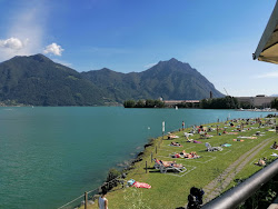 Photo de Piscine di Lovere avec un rivage droit