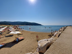 Peschici Plajı'in fotoğrafı ve yerleşim