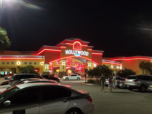 Movie Theater «Regal Cinemas Hollywood 16 & IMAX - Ocala», reviews and photos, 2801 SW 27th Ave, Ocala, FL 34471, USA