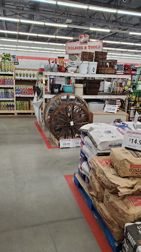 Home Improvement Store «Tractor Supply Co.», reviews and photos, 88 Center Rd, Morrisville, VT 05661, USA