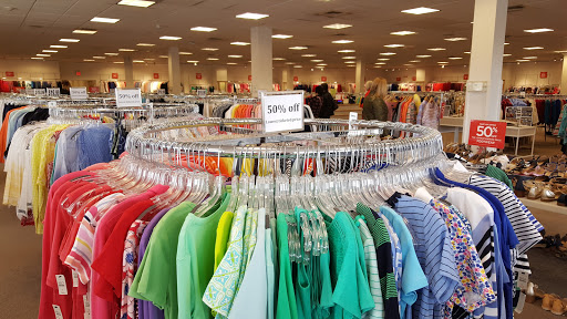 Shopping Mall «Village Green Shopping Center», reviews and photos, 678 N Northwest Hwy, Park Ridge, IL 60068, USA