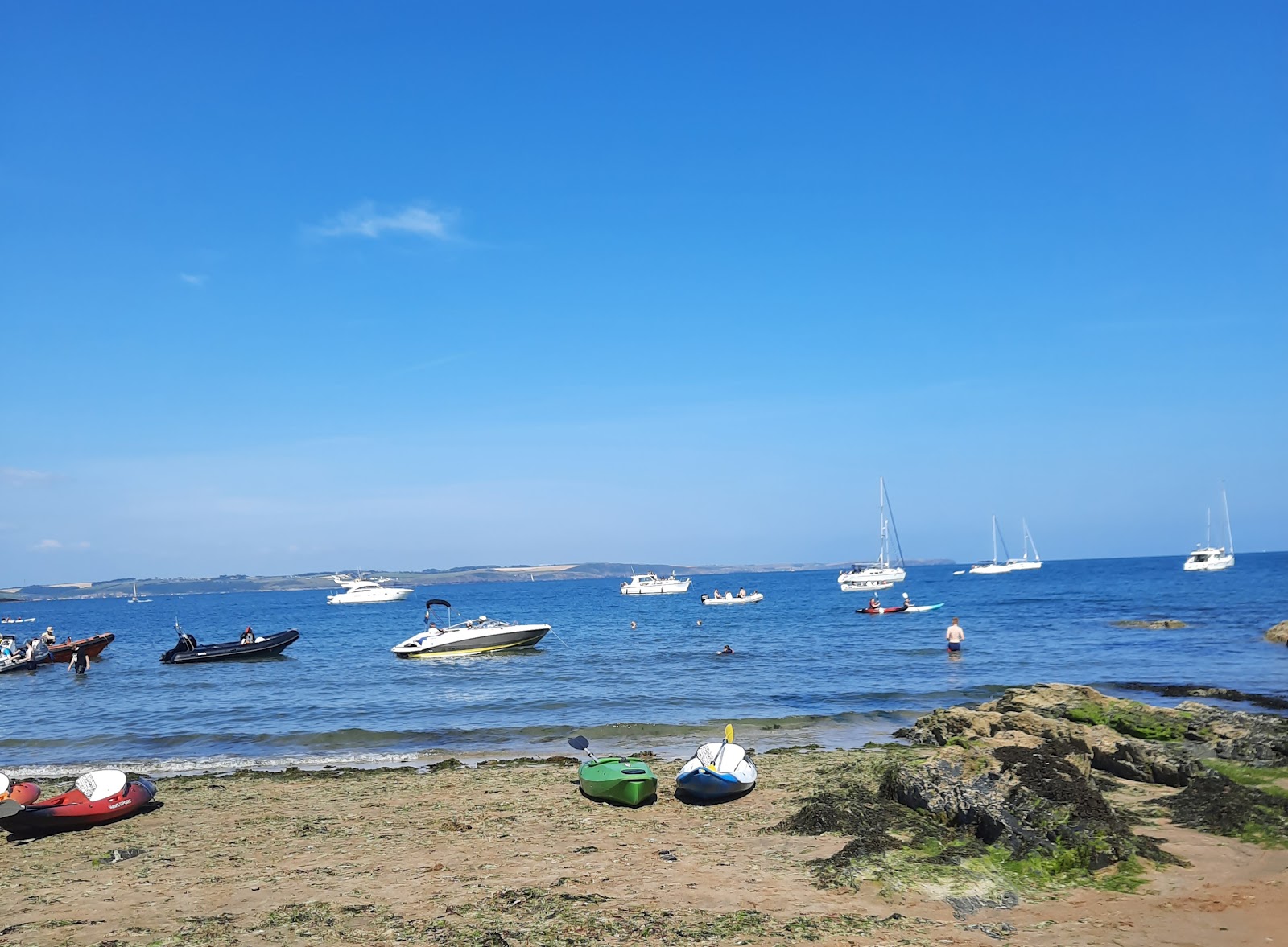 Foto av Ringabella Bay Beach med en rymlig kustlinje