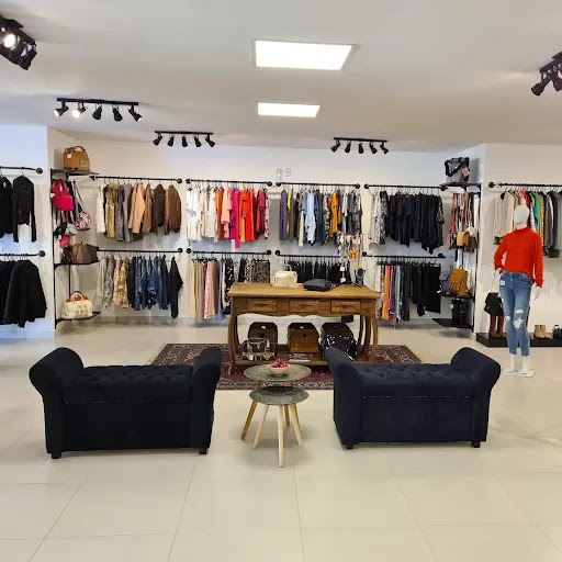 Logo da empresa - Guarda Roupa Brechó