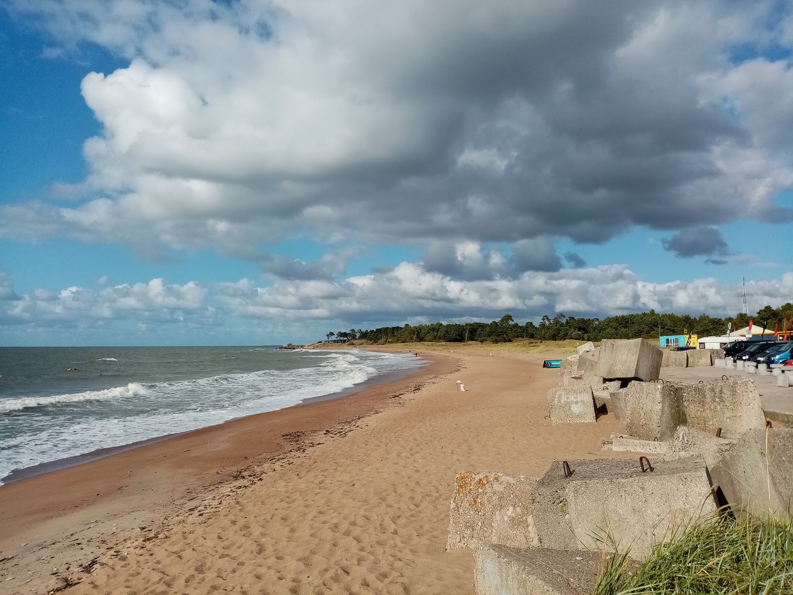 Zdjęcie Liepajas Ziemelu mols z powierzchnią beżowy piasek