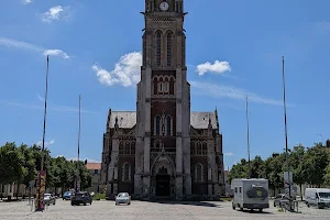 Église catholique Saint-Pierre à Calais image