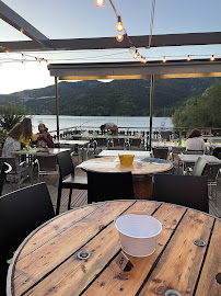 Atmosphère du Restaurant La petite plage à Ubaye-Serre-Ponçon - n°1