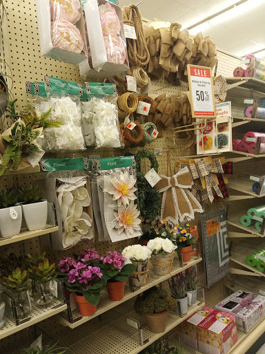 Craft Store «Hobby Lobby», reviews and photos, 840 E Rollins Rd, Round Lake Beach, IL 60073, USA