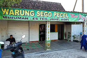 Sego Pecel "Mak Ni" Pincuk Godhong Jati image