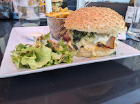 Hamburger végétarien du Restaurant français Le Comptoir Des Géants - Restaurant - Bar - Epicerie à Saint-Maurice-en-Trièves - n°11