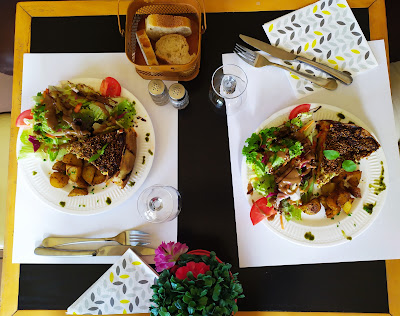 Bistrot Gourmand depuis 1998 Ravioles Galettes de sarrasin Salades Gratins Crêpes Gaufres Pâtisseries à Romans-sur-Isère