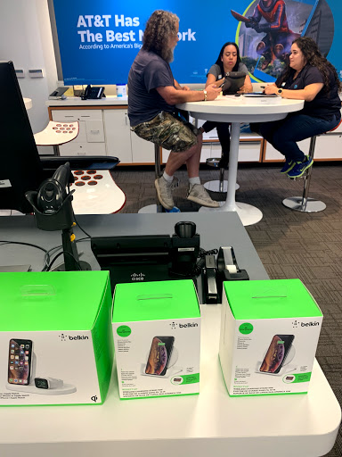 Cell Phone Store «AT&T», reviews and photos, 1107 3rd St SW #1, Winter Haven, FL 33880, USA