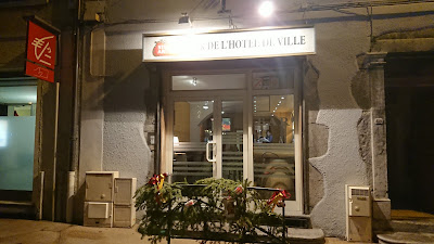bar de l'hotel de ville à Faverges
