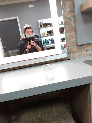 Hair Salon «Allure Designs Salon + Boutique», reviews and photos, 521 N Milwaukee Ave, Libertyville, IL 60048, USA