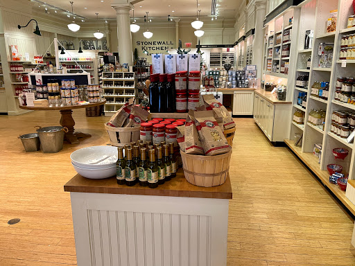 Shopping Mall «The Promenade Shops at Evergreen Walk», reviews and photos, 501 Evergreen Way #503, South Windsor, CT 06074, USA