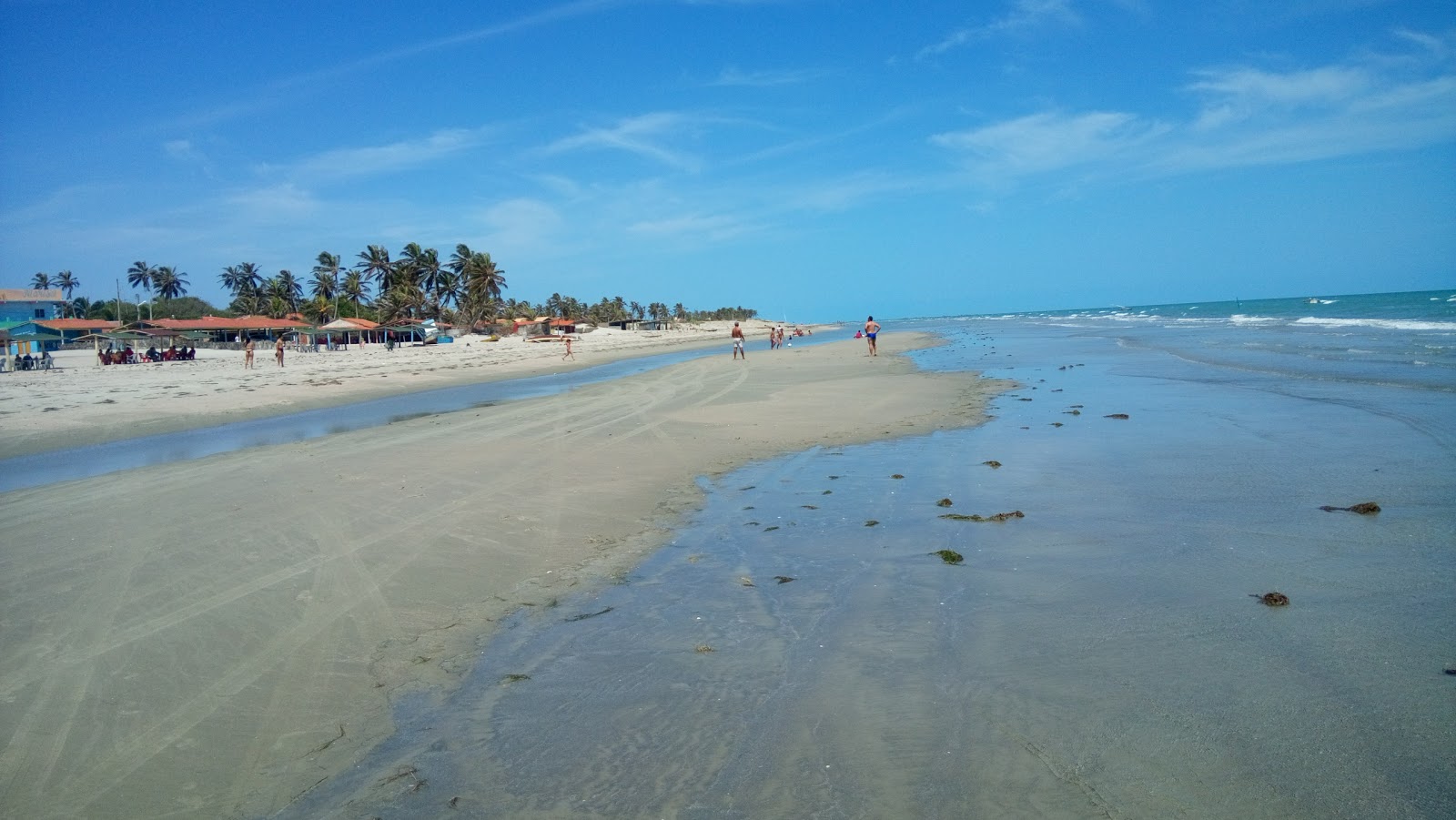 Foto von Tremembe Strand mit langer gerader strand