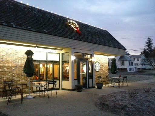 Starbucks, 838 Farmington Ave, Farmington, CT 06032, USA, 