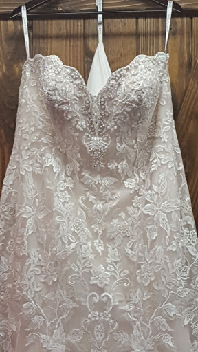 Bridal Shop «Divas Closet Bridal Boutique», reviews and photos, 1034 Merriam Ln, Kansas City, KS 66103, USA
