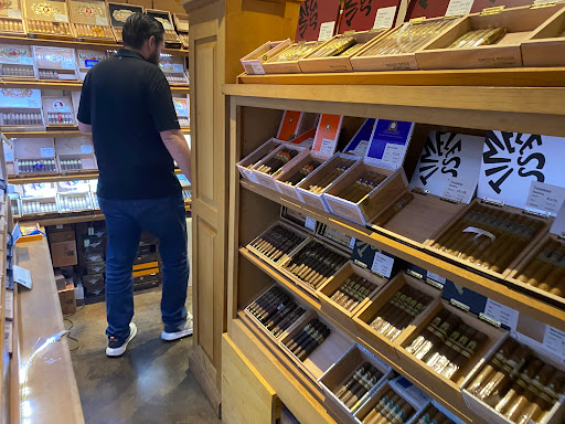 Tobacco Shop «Blue Smoke of Dallas», reviews and photos, 4560 W Mockingbird Ln, Dallas, TX 75209, USA