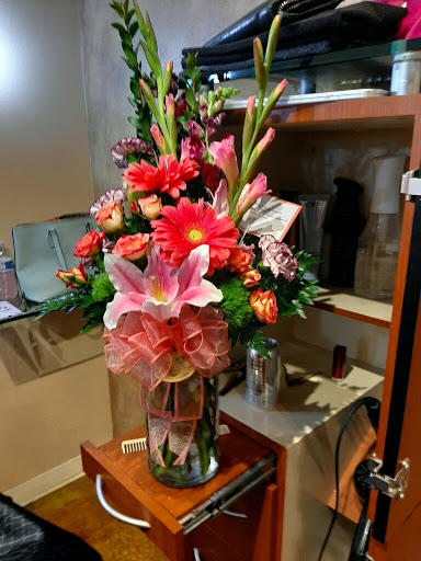 Florist «Flowers N More», reviews and photos, 740 SE Madison St, Albany, OR 97321, USA