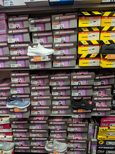 Shoe Store «Rack Room Shoes», reviews and photos, 18700 Limestone Commercial Dr, Pflugerville, TX 78660, USA