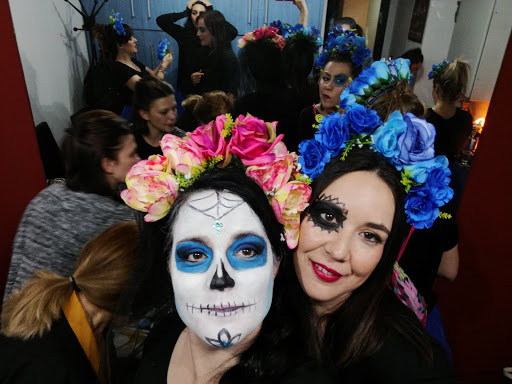 Información y opiniones sobre Estética Peluquería MebiC de Granada