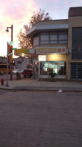 Viet Hoa Supermarket, 4900 W North Ave, Milwaukee, WI 53208, USA, 