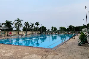 Bể bơi Cung Văn hoá Việt Tiệp image