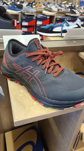 Shoe Store «DSW Designer Shoe Warehouse», reviews and photos, 720 Jefferson Rd, Rochester, NY 14623, USA