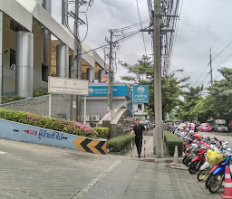 Charoen Krung Pracharak Hospital photo