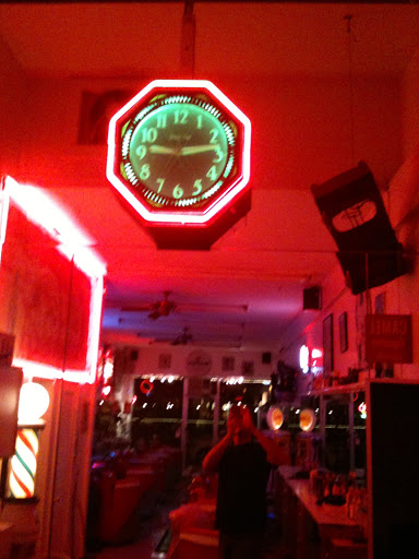 Barber Shop «Winns Barber Shop», reviews and photos, 445 University Ave, San Diego, CA 92103, USA