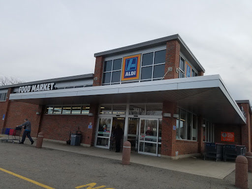 Supermarket «ALDI», reviews and photos, 3831 E Main St, Whitehall, OH 43213, USA