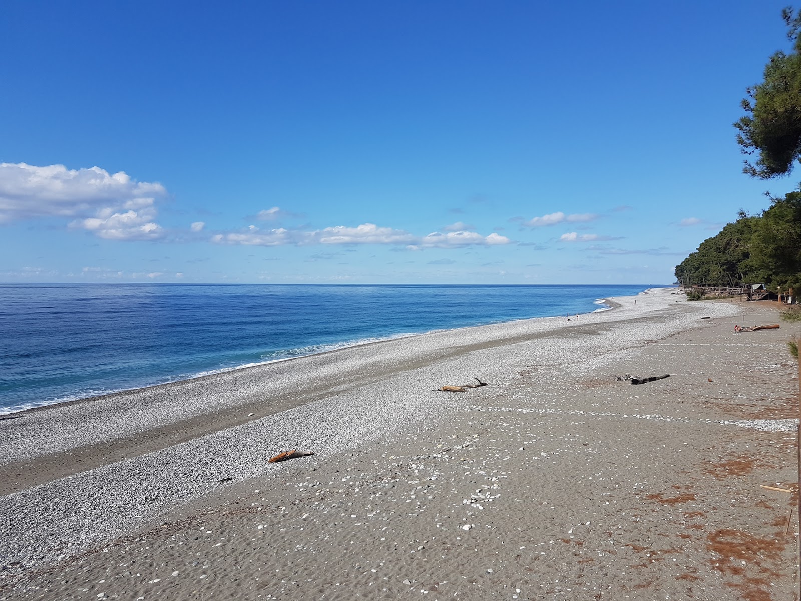 Foto di Kipariska con una superficie del sabbia con ciottolame