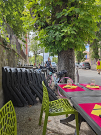 Atmosphère du Restaurant français Restaurant Les Marronniers à Revest-du-Bion - n°4