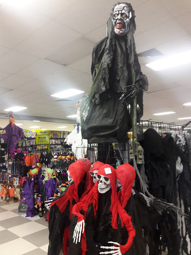 Clothing Store «F21 RED», reviews and photos, 121 Pavilion Pkwy A, Fayetteville, GA 30214, USA