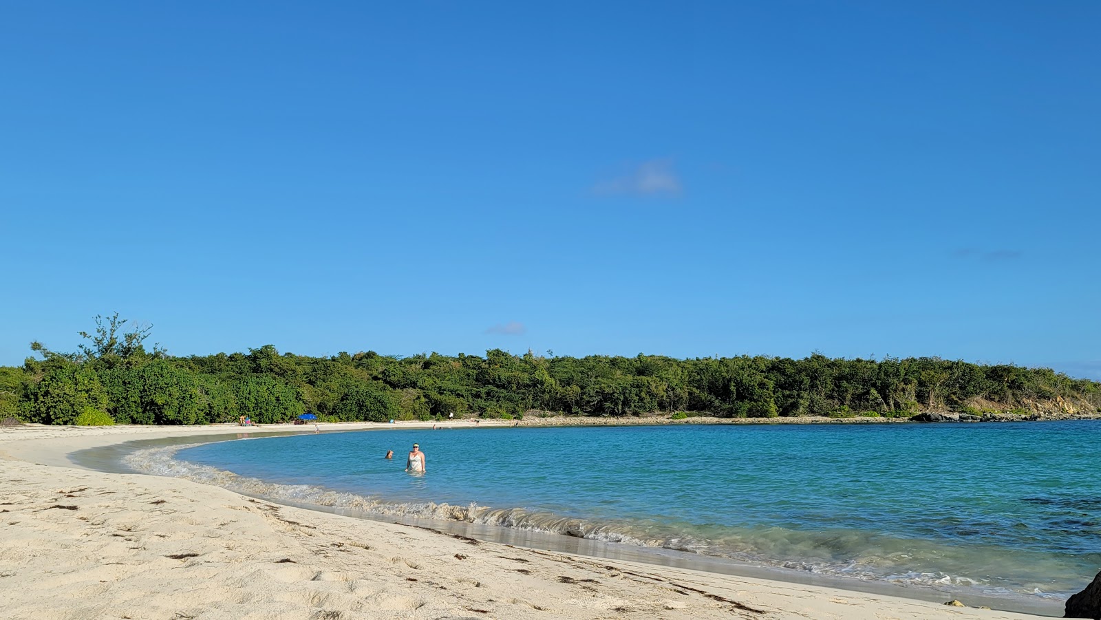 Foto di Secret beach con una superficie del acqua cristallina