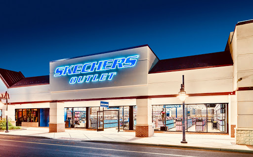 Shoe Store «SKECHERS Factory Outlet», reviews and photos, 4801 W North Ave, Chicago, IL 60639, USA