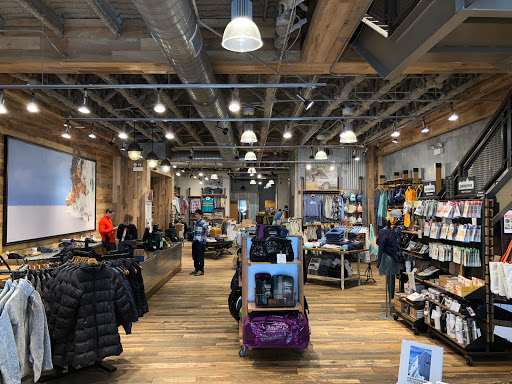 Clothing Store «Patagonia Chicago The Magnificent Mile®», reviews and photos, 48 E Walton St, Chicago, IL 60611, USA