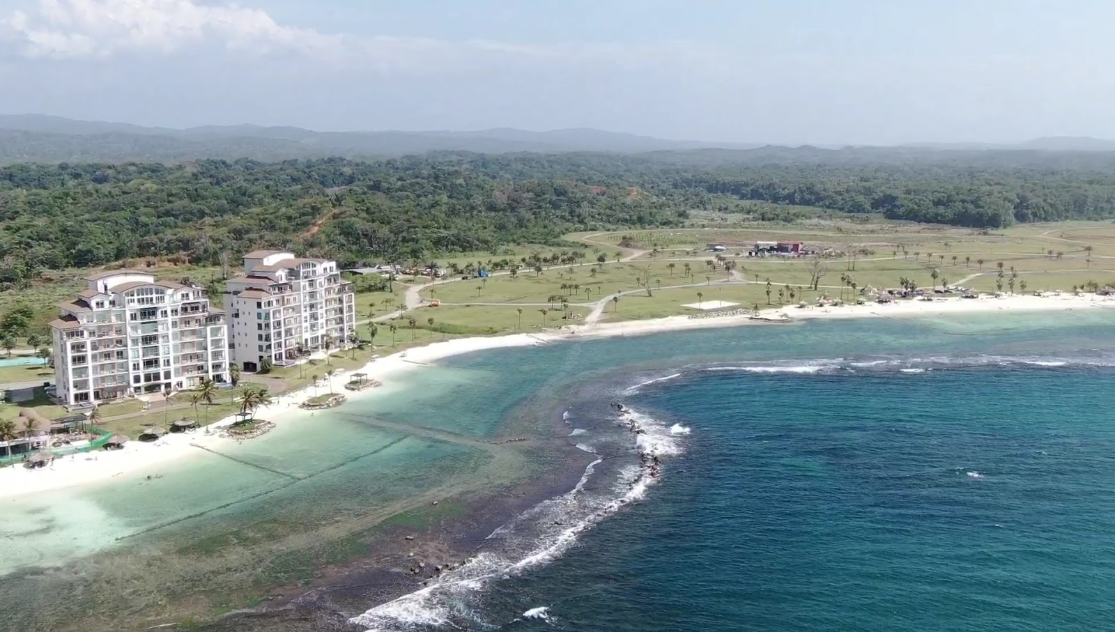 Escondida Beach'in fotoğrafı ve yerleşim