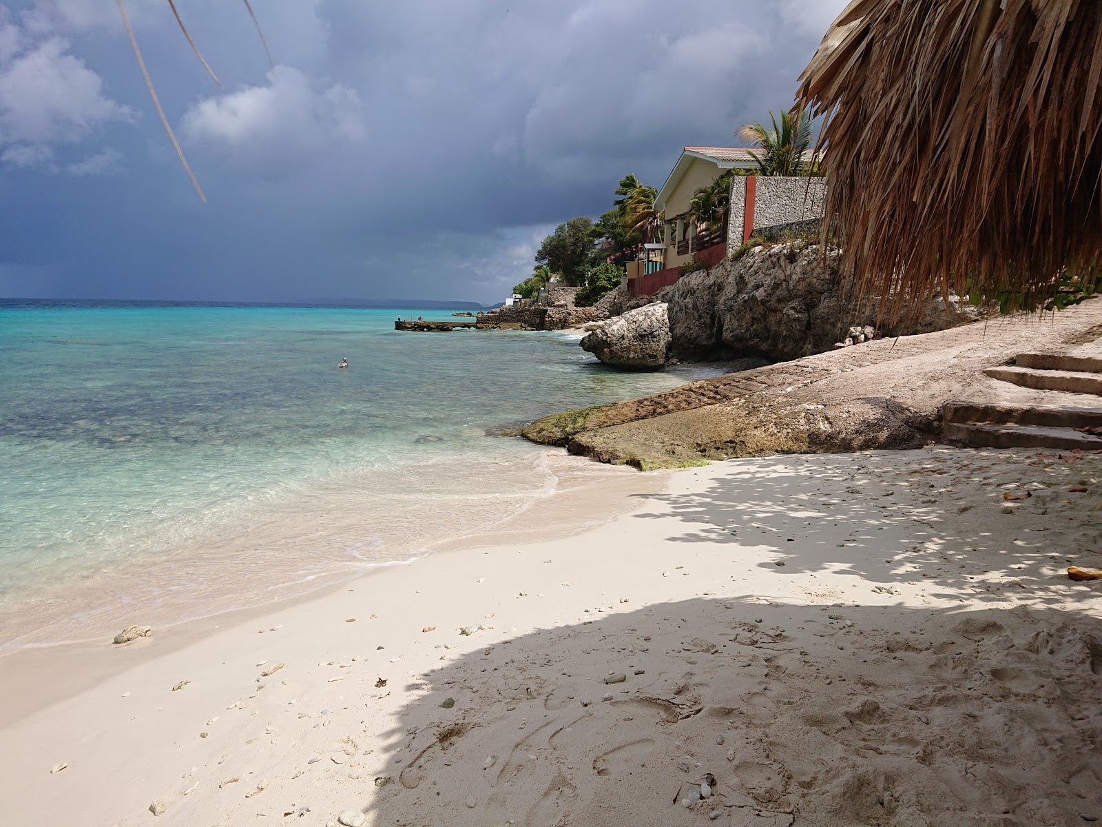 Foto de Playa Wachi con agua cristalina superficie