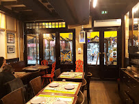 Atmosphère du Restaurant de spécialités alsaciennes Flam's Lombards- Bar Et Restaurant De Flammekueche à Paris - n°15