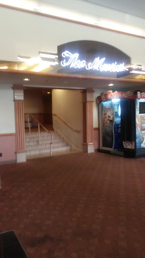 Movie Theater «AMC Classic Cobblestone 9», reviews and photos, 8501 Hickman Rd, Urbandale, IA 50322, USA