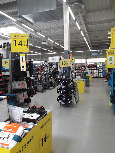 Magasin d'articles de sports Decathlon Orange Orange