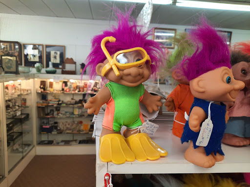 Antique Store «7th Avenue Antique Mall», reviews and photos, 2563 7th Ave E, North St Paul, MN 55109, USA