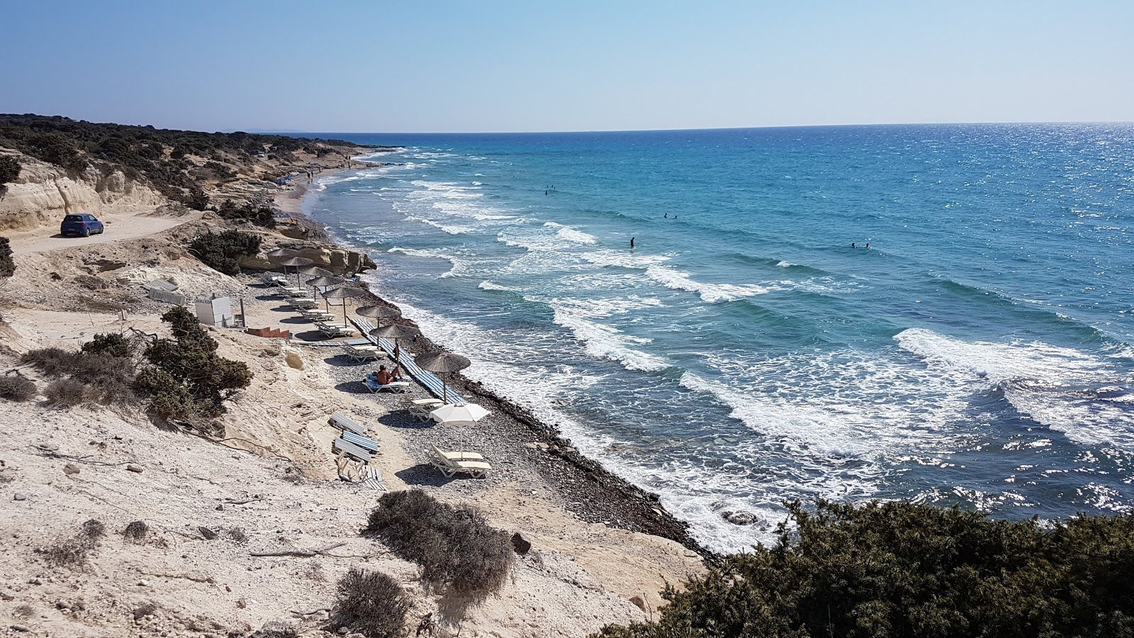 Agios Theologos beach'in fotoğrafı gri kum ve çakıl yüzey ile