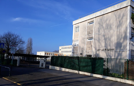 Collège Le Racinay 87 Rue d'Arbouville, 78120 Rambouillet, France