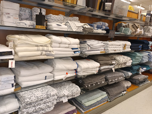 Department Store «T.J. Maxx», reviews and photos, 951 W Pleasant Valley Rd, Parma, OH 44134, USA