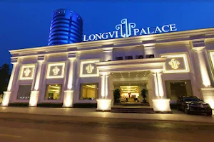 Long Vi Palace image