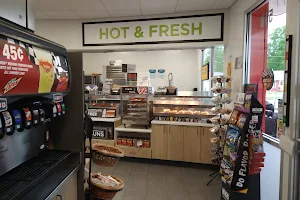 Hy-Vee Fast & Fresh Express image